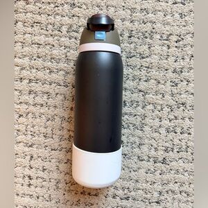 Owala 32 oz water bottle with boot